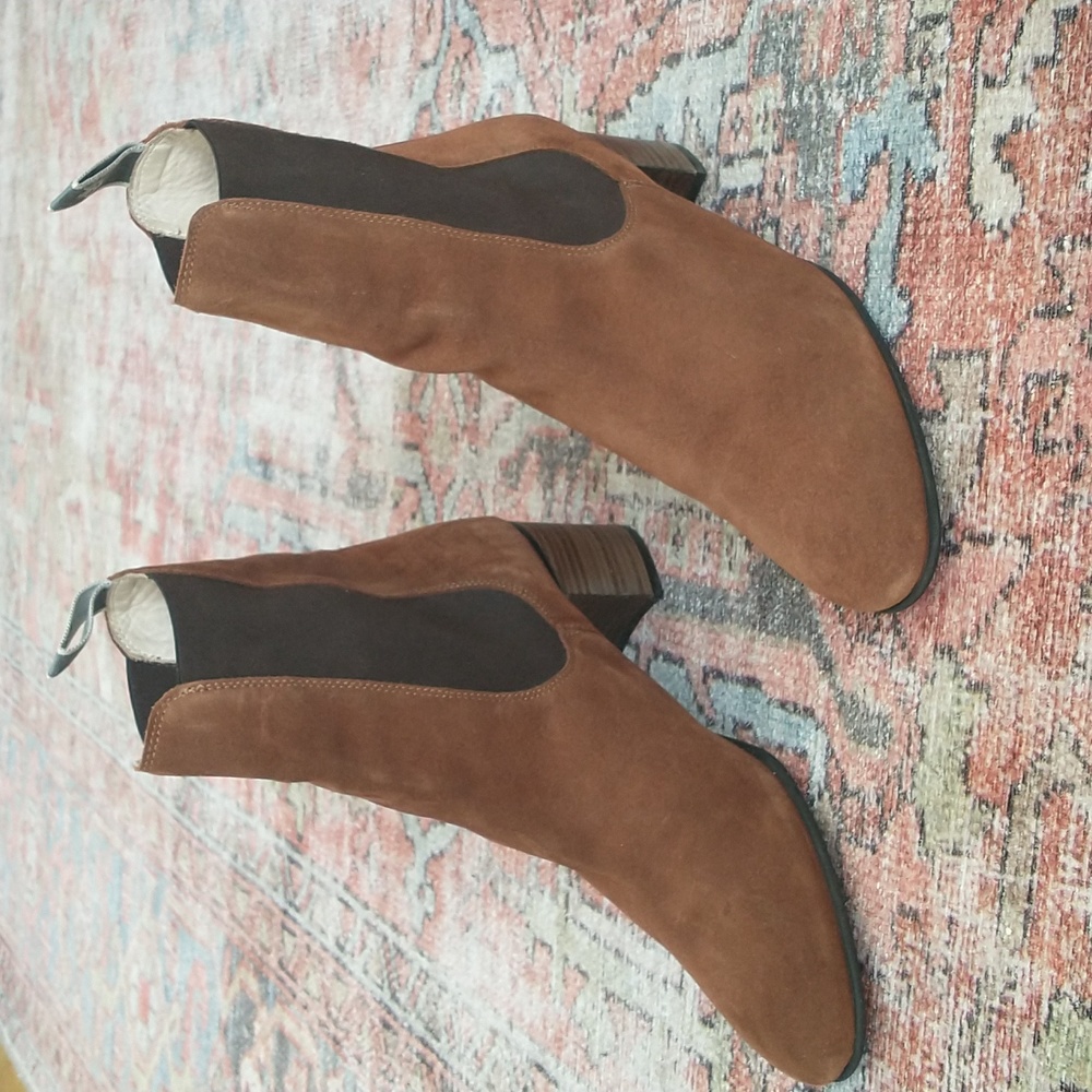 Brown suede Chelsea boots